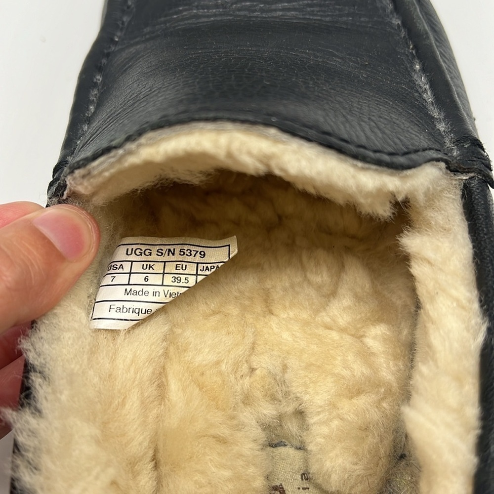 UGG - Ascot Grain Black Leather Shearling Sheepskin Lightweight Slippers Size 7 - Picture 9 of 16